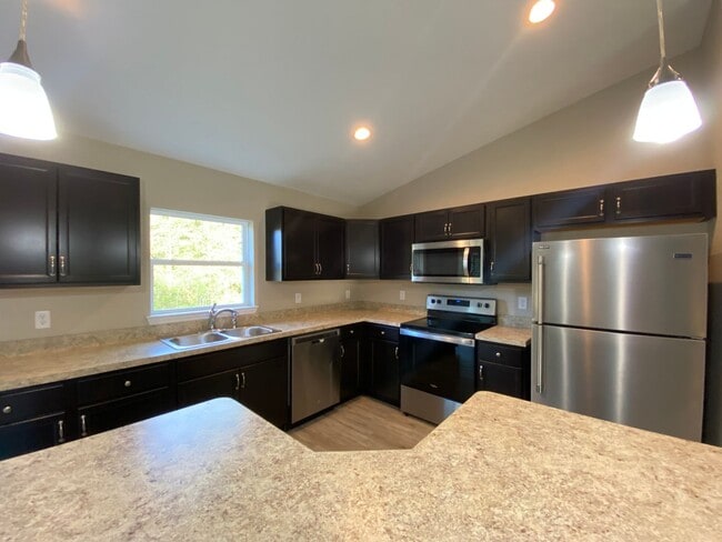 Building Photo - Custom Home - Desirable SW Dunnellon Neigh...