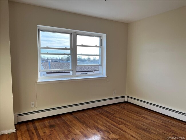 Building Photo - 410 Jericho Tpke