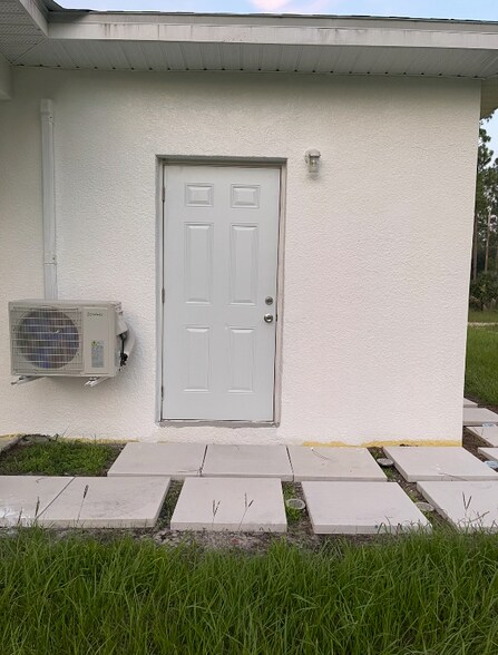 Building Photo - 815 Wells Ave