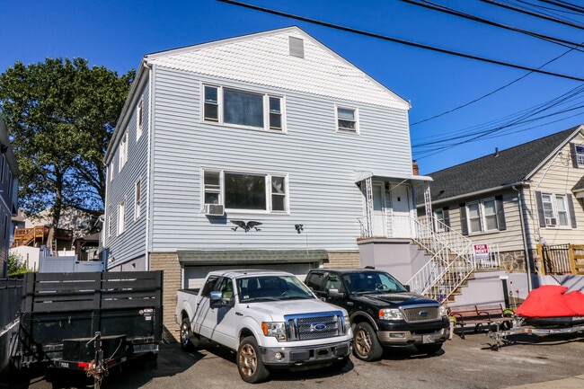 Primary Photo - 1298 Madison Ave