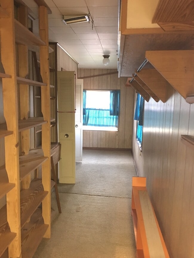 Building Photo - NOT AVAILABLE FOR SHOWING UNTIL MID MAY Home with Beautiful Tuscawilla Park as your yard.