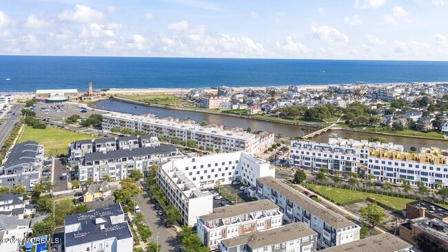 Building Photo - 601 Heck St