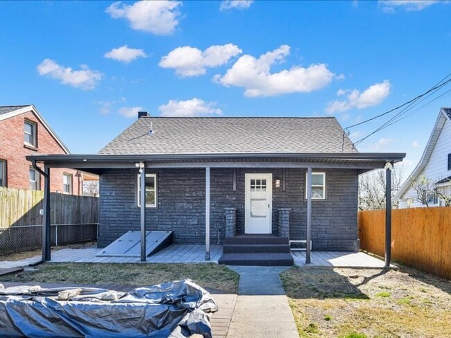 Building Photo - Coming Soon - 4 Bedroom 2 Bath - Central D...