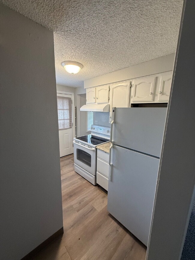Building Photo - "Chic 2-Bed Haven in Englewood – Modern Comfort on South Fox St!"