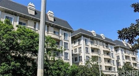 Building Photo - 8811 Burton Way