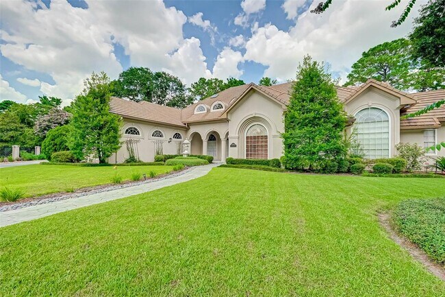 Building Photo - 16810 Southern Oaks Dr