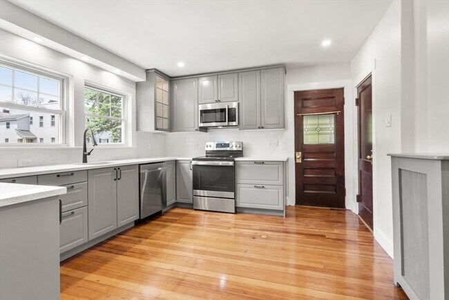 Building Photo - 35 Rossmere St
