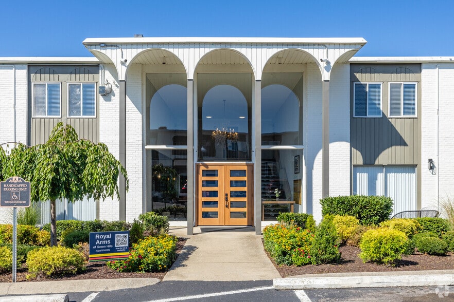 Primary Photo - Royal Arms of Green Hills