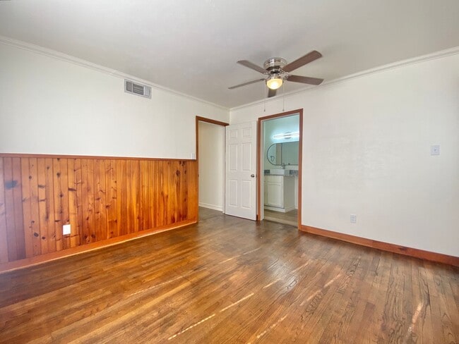 Building Photo - NOW PRE-LEASING FOR JULY: 4 bed 2 bath 2car garage in Tech Terrace