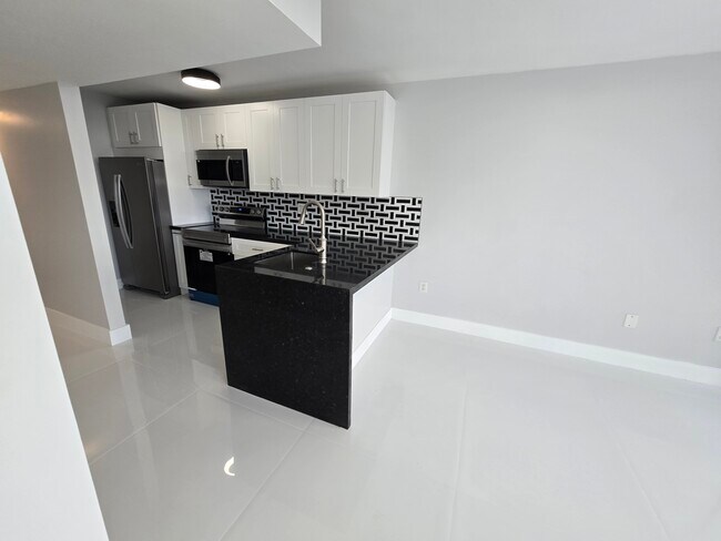 Building Photo - 1700 NW North River Dr