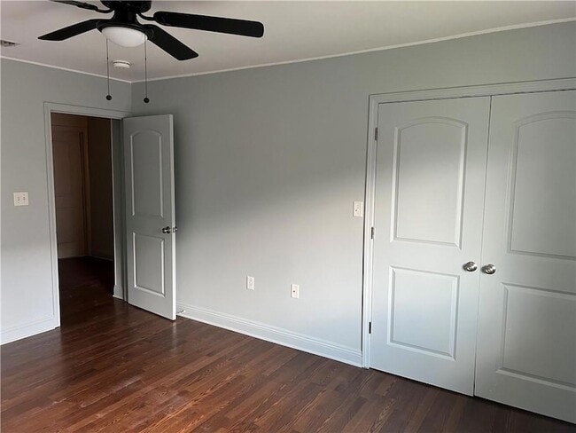 Building Photo - 3213 Golden Dr