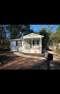Building Photo - 1618 Elberta Dr