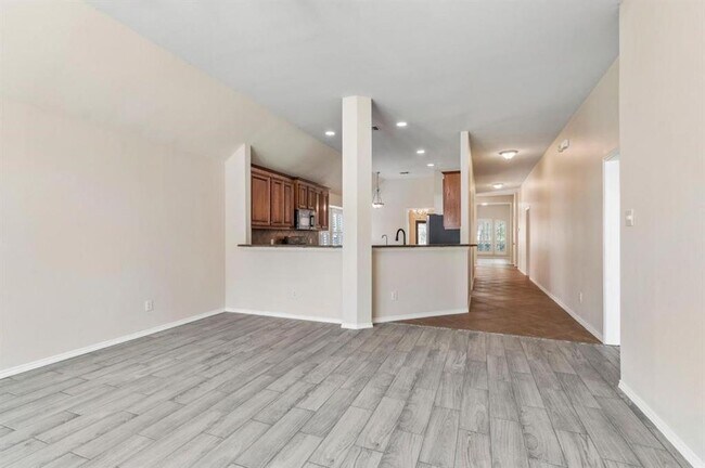 Building Photo - 17515 Burkhart Ridge Dr