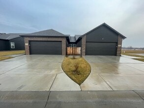 Building Photo - 16277/79 Ike Ct