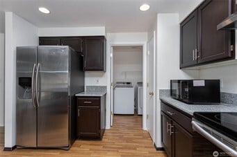 Building Photo - 520 S 53rd Pl