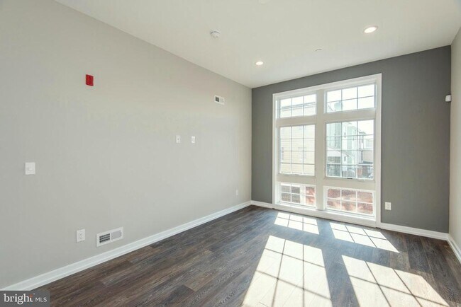 Building Photo - 1340 S 13th St