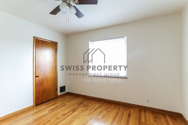 Building Photo - 4185 Indianola Ave