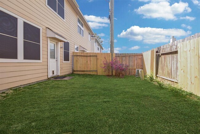 Building Photo - 5723 Vinemont Ln