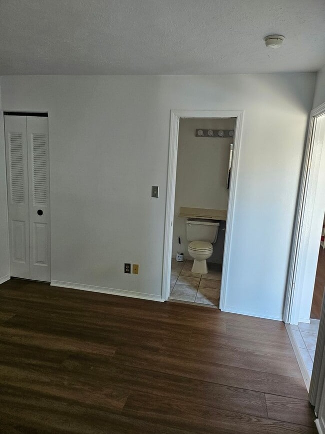 Building Photo - 2 Bed 1 bath loft