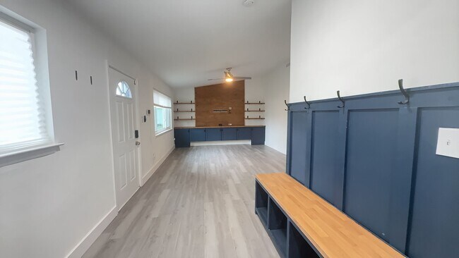 Building Photo - 212 Waverly Dr