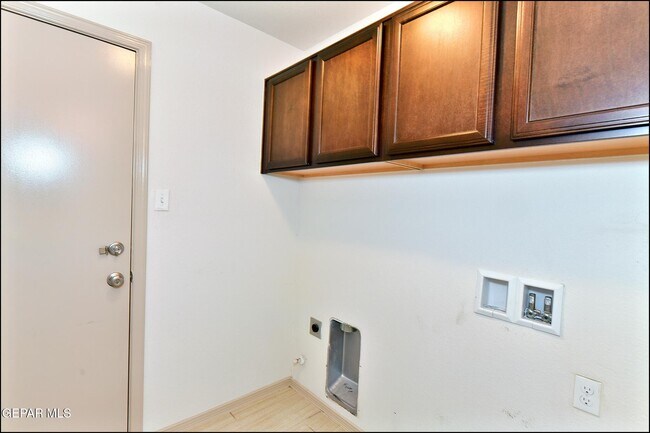 Building Photo - 5005 Moon Ranch Ln