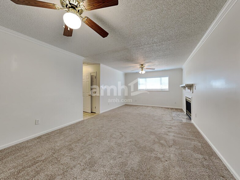 Building Photo - 1703 Hunterwoods Dr