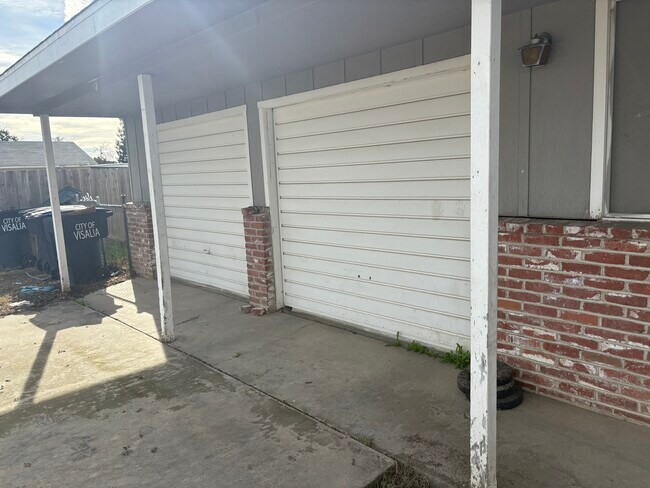 Building Photo - 801 N Akers St