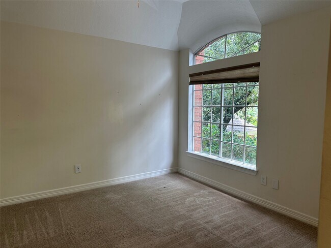 Building Photo - 3415 Kingsway Ct