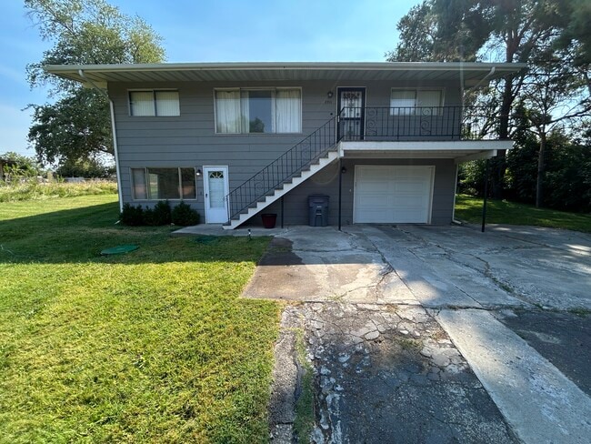 Building Photo - 2411 S Lyle St