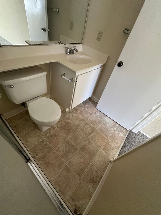 Building Photo - Beautiful & Large 2bd/ 2ba Condo