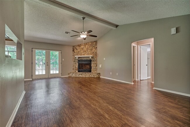 Building Photo - 3122 Village Park Dr