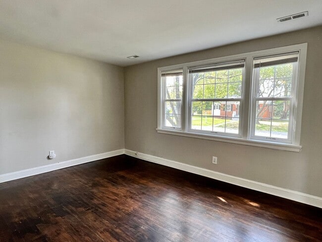 Building Photo - Charming 2 bedroom, 1 bathroom Rancher in ...