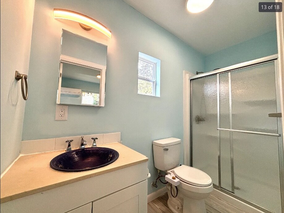 Building Photo - 542 Yale Dr