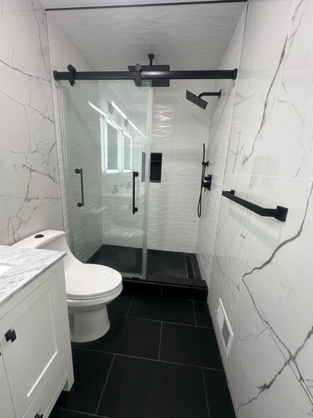 Building Photo - 62 Hillside Ave