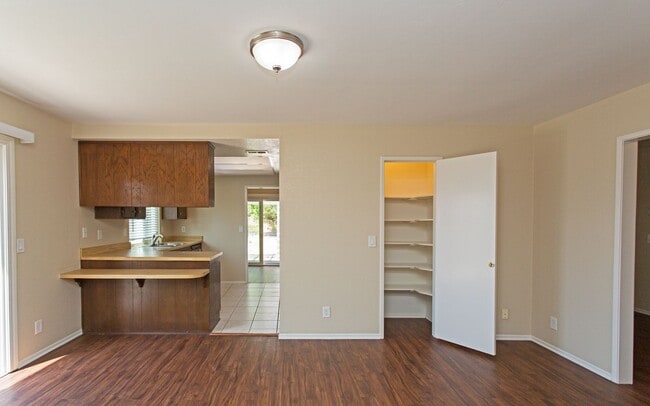 Building Photo - Beautiful 3 Bedroom Carlsbad Home!