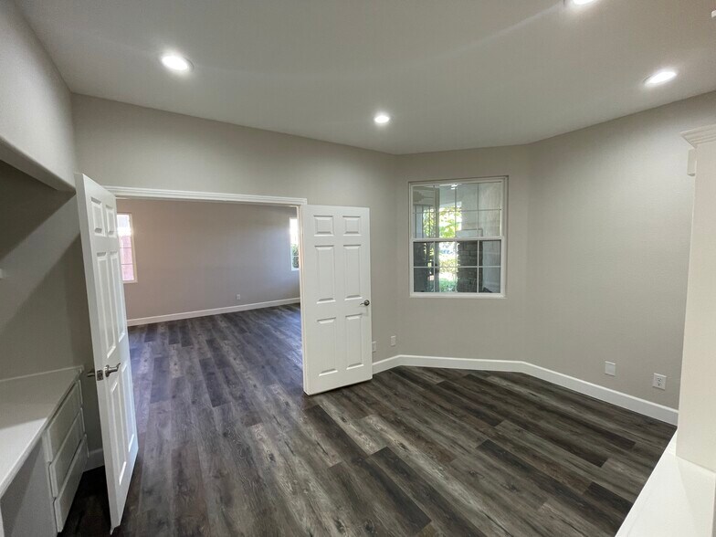 Building Photo - 1249 Bernardo Ave