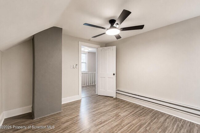 Building Photo - 1729 Sanderson Ave
