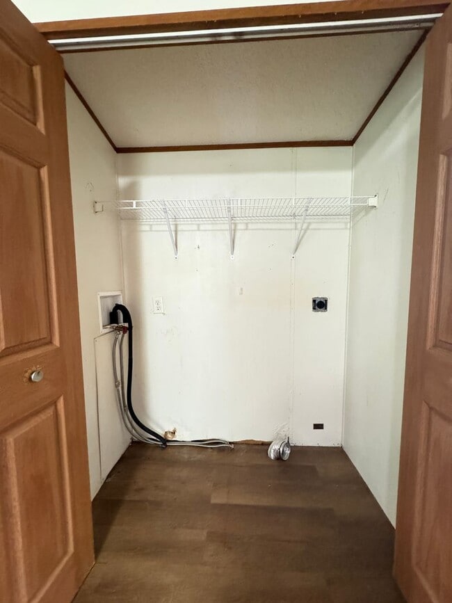 Building Photo - 3 Bedroom 2 Bath Mobile Home