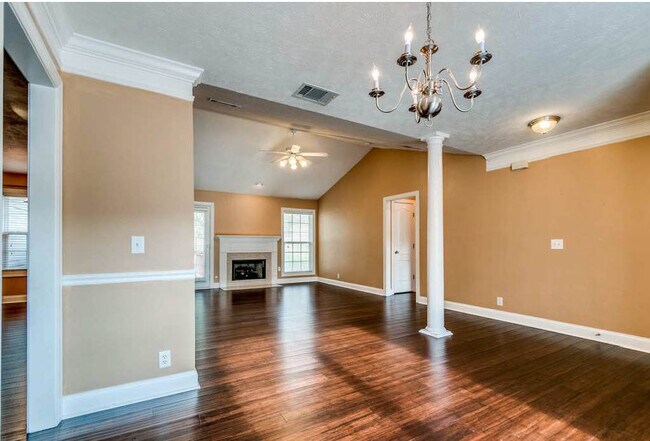 Open Floor Plan to Living Room - 1640 Bridgecrest Dr