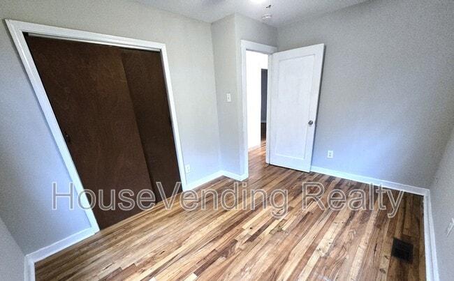 Building Photo - 812 Brewster Rd