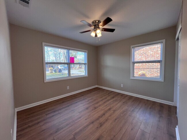 Building Photo - 3 Bedroom 2 bath home in downtown Port Wentworth