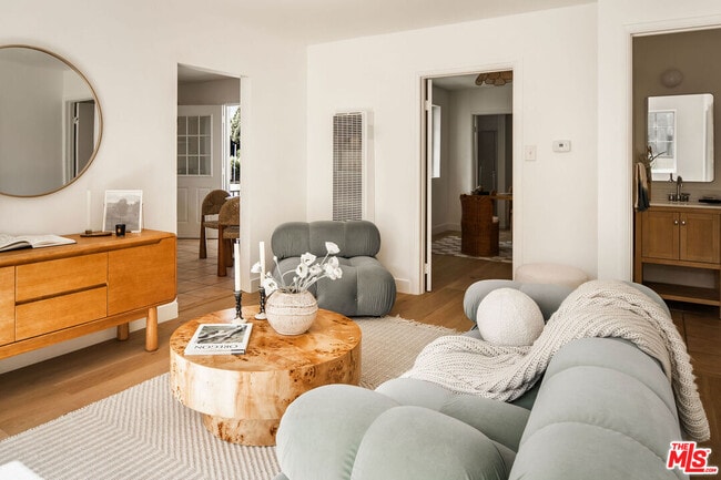 Building Photo - 2302-2302 Pisani Pl