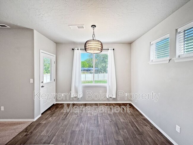 Building Photo - 34 N Mingus Ave
