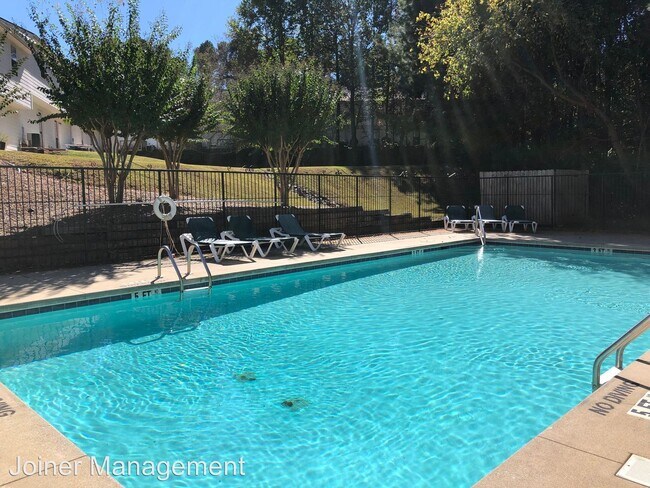 Building Photo - 120 Mark Twain Cir