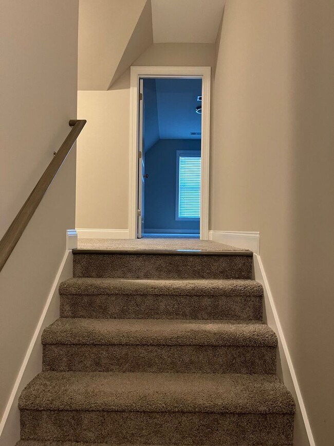 Building Photo - Large Beautiful Townhome in Summerfield NC