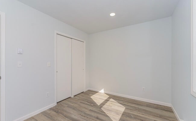 Building Photo - 128 Rockefeller Rd