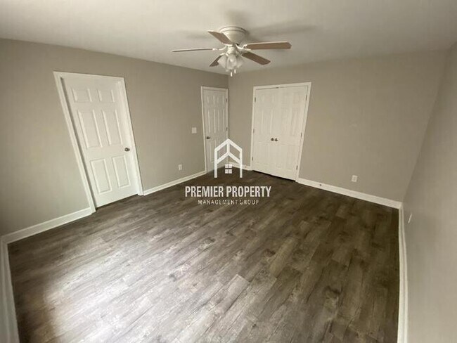 Building Photo - $500 OFF FIRST MONTHS RENT!