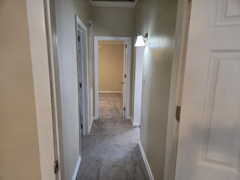 Building Photo - 1009 N Webster St