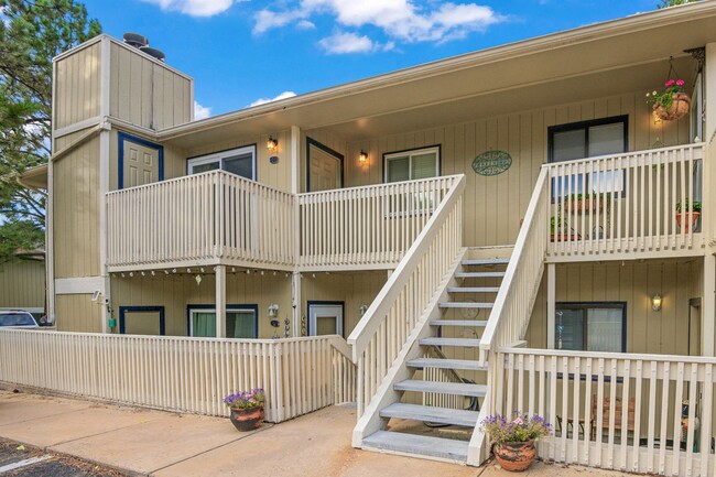 Building Photo - Evolve Real Estate: Beautifully Updated 2 ...