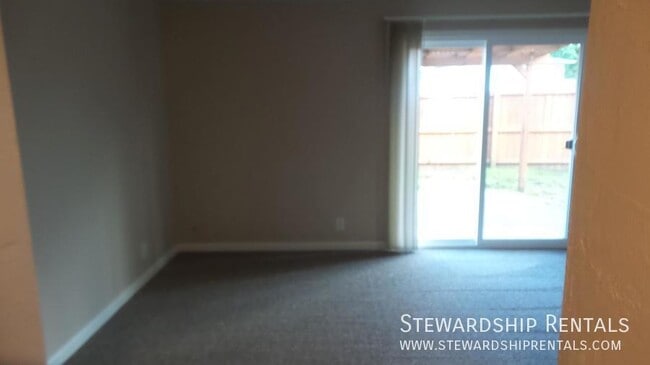 Building Photo - 759 N Cloverleaf Loop